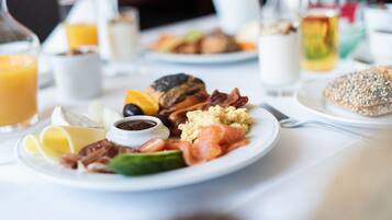 Frühstücksbuffet am Wochenende (189 DKK pro Person)