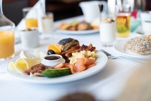 Desayuno buffet (con cargo) los fines de semana