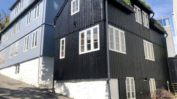 City cottage | Een minibar, verduisterende gordijnen, een strijkplank/strijkijzer