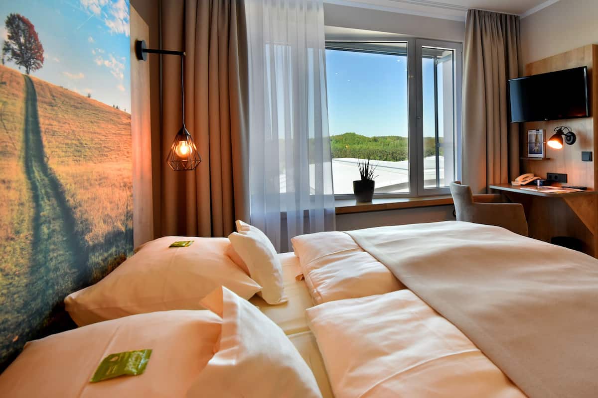 deluxe double room, lakeside | premium bedding, minibar, in-room safe, desk