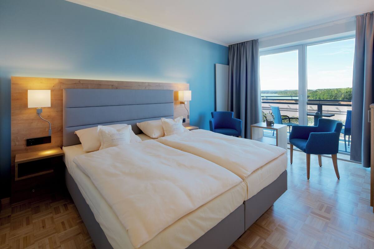 premium bedding, minibar, in-room safe, desk