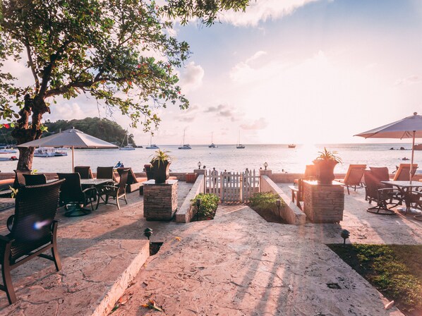 Comfort Room, 1 King Bed, Oceanfront | Terrace/patio - Sunset Shores Beach Hotel (Villa)