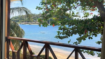 Comfort Room, 1 King Bed, Oceanfront | Beach/ocean view
