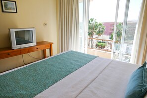 Standard Room | Free WiFi, alarm clocks