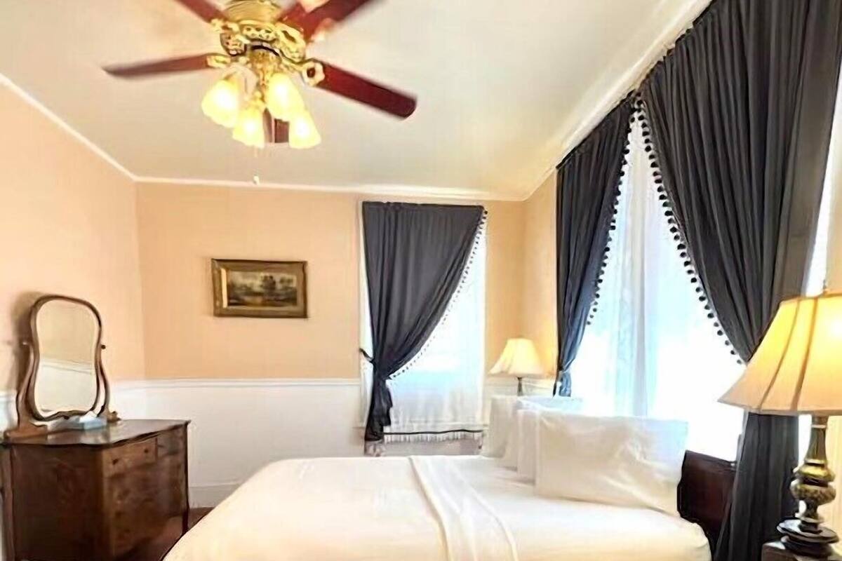 1 Queen Bed Standard | Desk, iron/ironing board (on request), cribs (free)