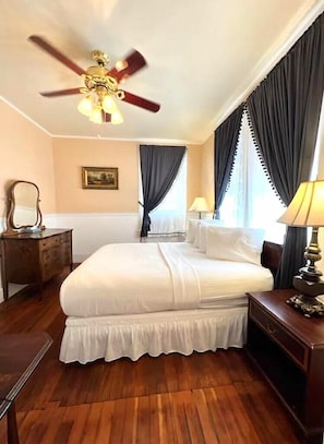 Single Room | Individually decorated, individually furnished, desk, iron/ironing board