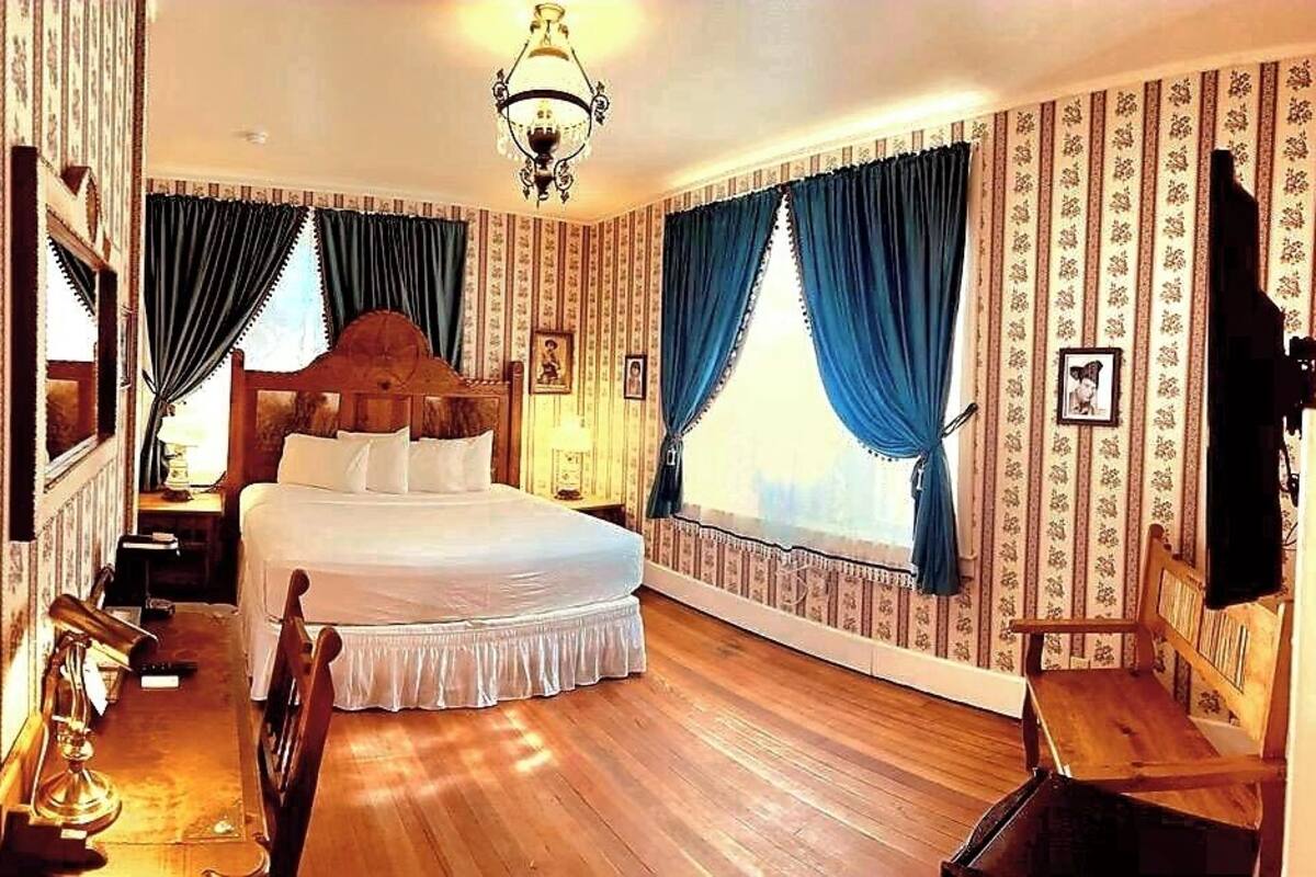 1 King Bed Special | Desk, iron/ironing board (on request), cribs (free)