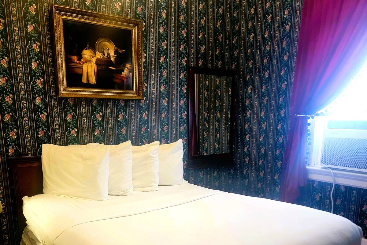 Small Room with 1 Full Size Bed | Desk, iron/ironing board (on request), cribs (free)