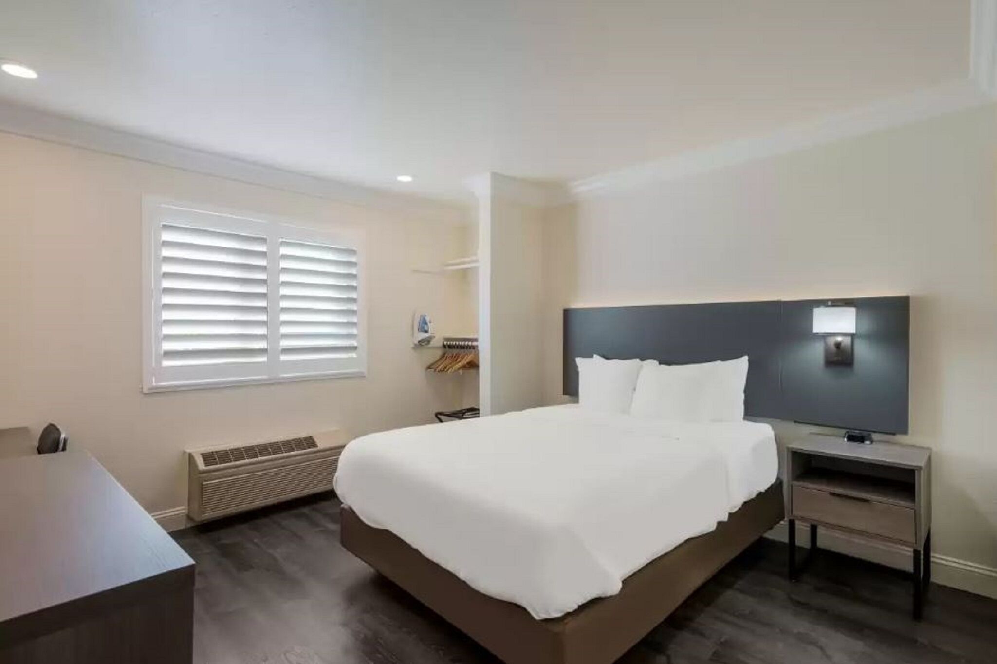 Desk, laptop workspace, free WiFi, bed sheets