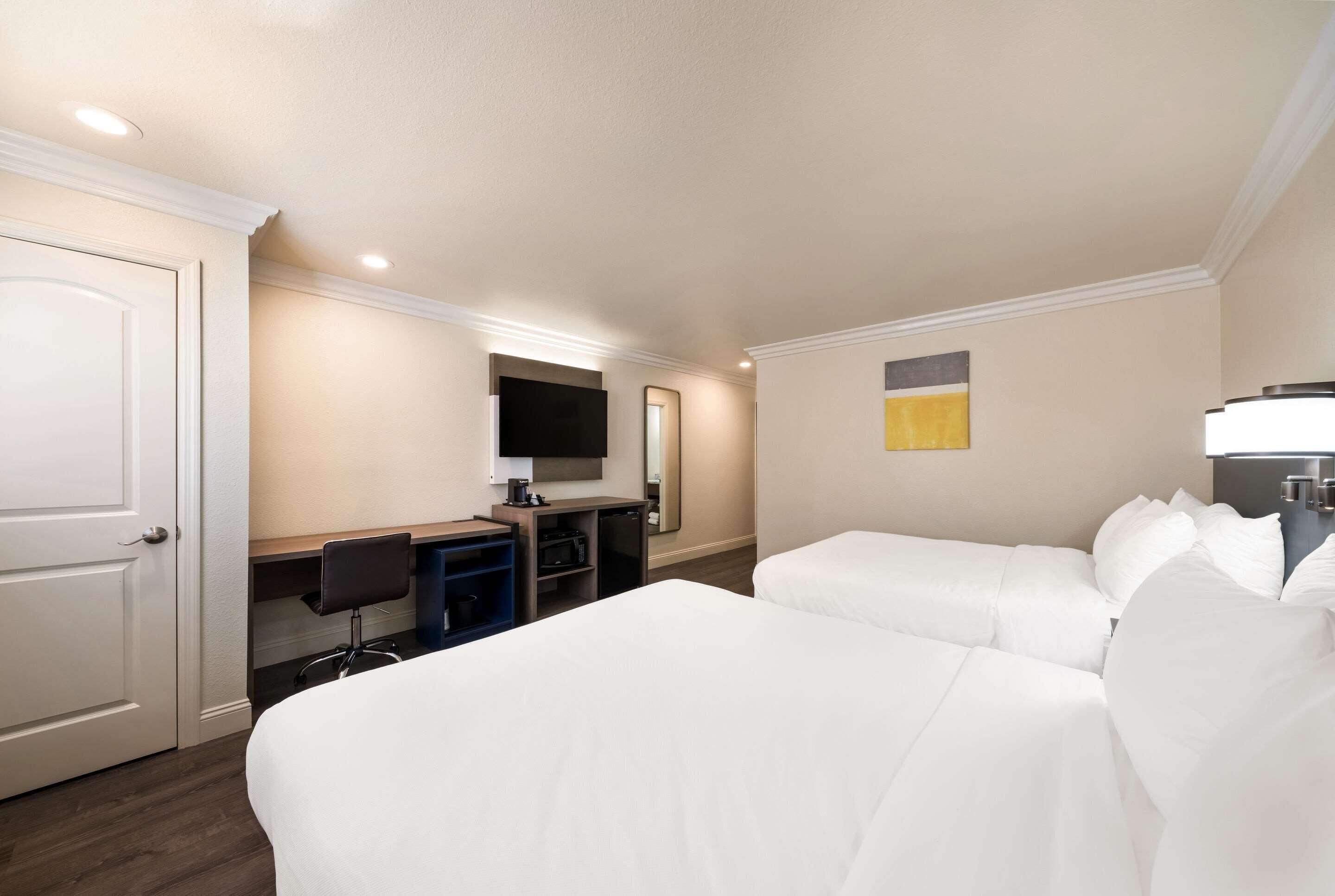Desk, laptop workspace, free WiFi, bed sheets