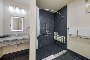 Room, 1 Queen Bed, Accessible, Non Smoking | Bathroom - Comfort Inn Gilroy (Gilroy)