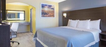 Days Inn by Wyndham Airport - Phoenix