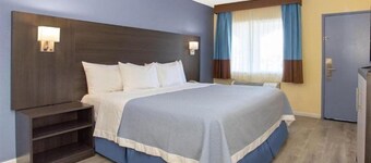 Days Inn by Wyndham Airport - Phoenix