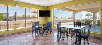 Days Inn by Wyndham Airport - Phoenix
