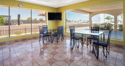 Days Inn by Wyndham Airport - Phoenix