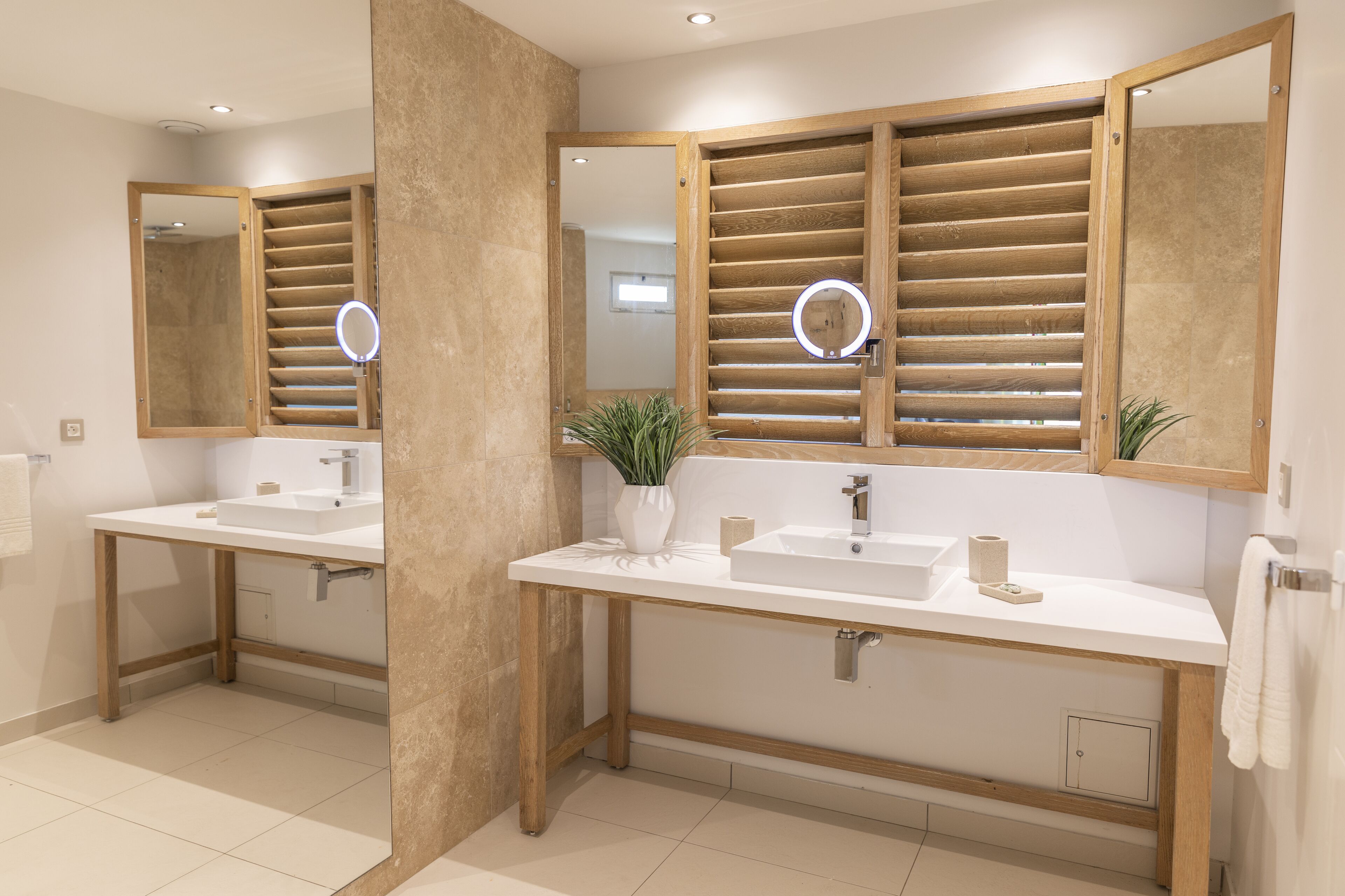 deluxe suite, 1 king bed with sofa bed, ocean view | bathroom | shower, free toiletries, hair dryer, towels