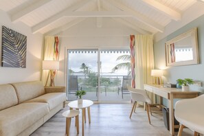 Deluxe-Suite, 1 King-Bett und Schlafsofa, Meerblick | Hochwertige Bettwaren, Select-Comfort-Betten, Zimmersafe, Schreibtisch