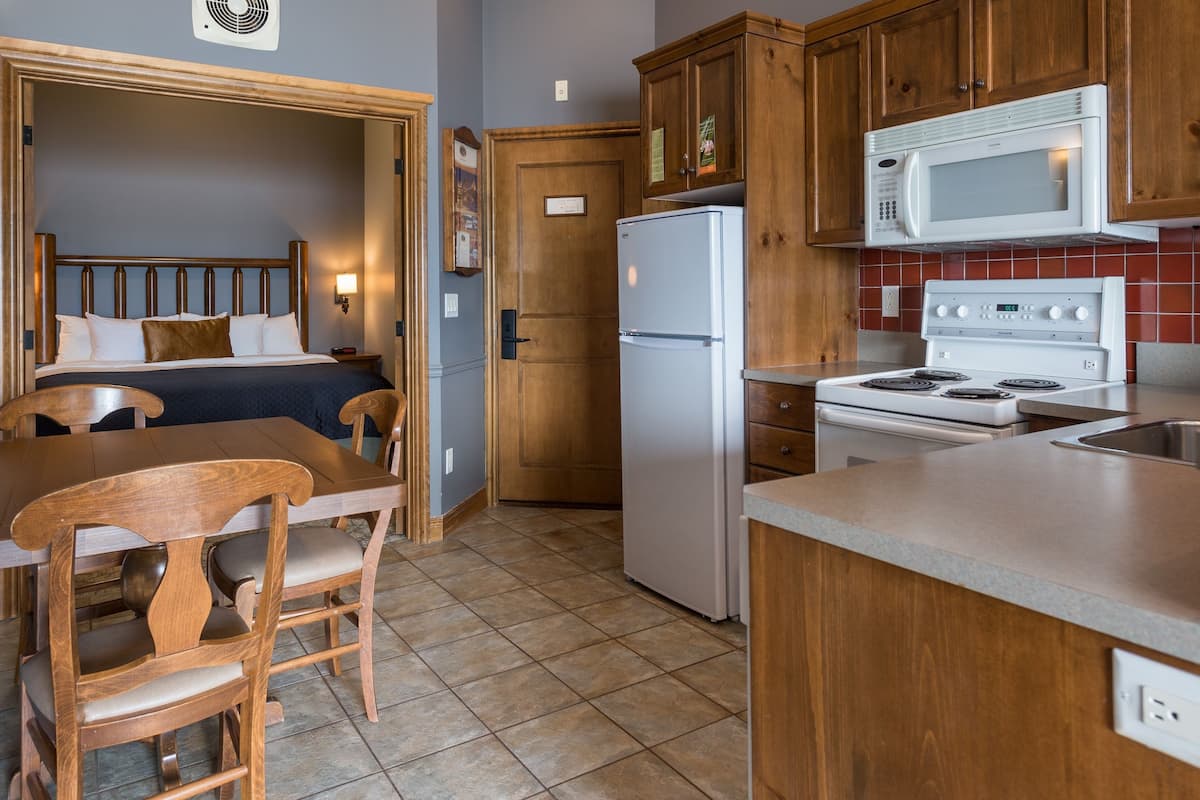 fridge, microwave, coffee/tea maker, toaster