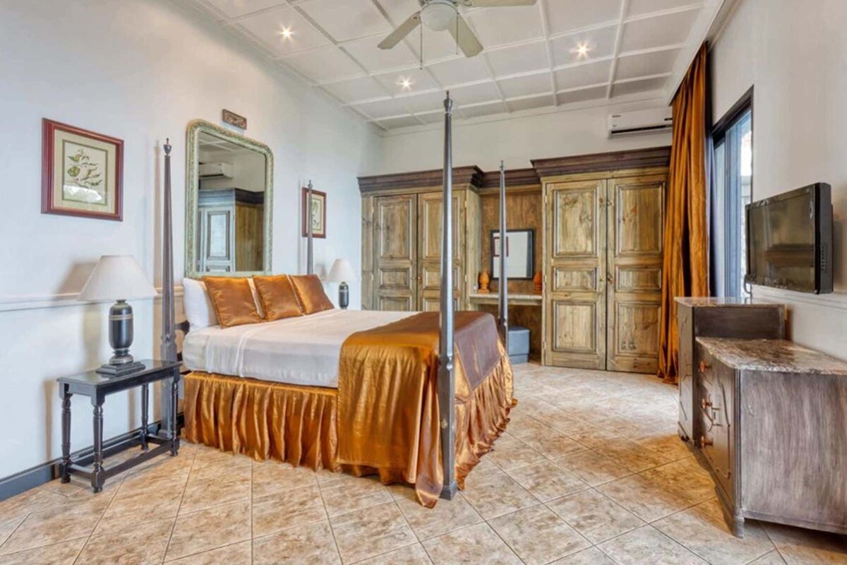 Premium bedding, down comforters, minibar, in-room safe