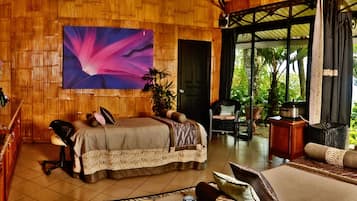 Couples treatment rooms, hot tub, body treatments, aromatherapy