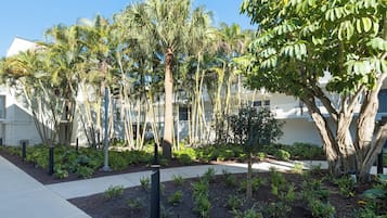 Premium-sengetøj, pengeskab på værelset, strygejern/strygebræt