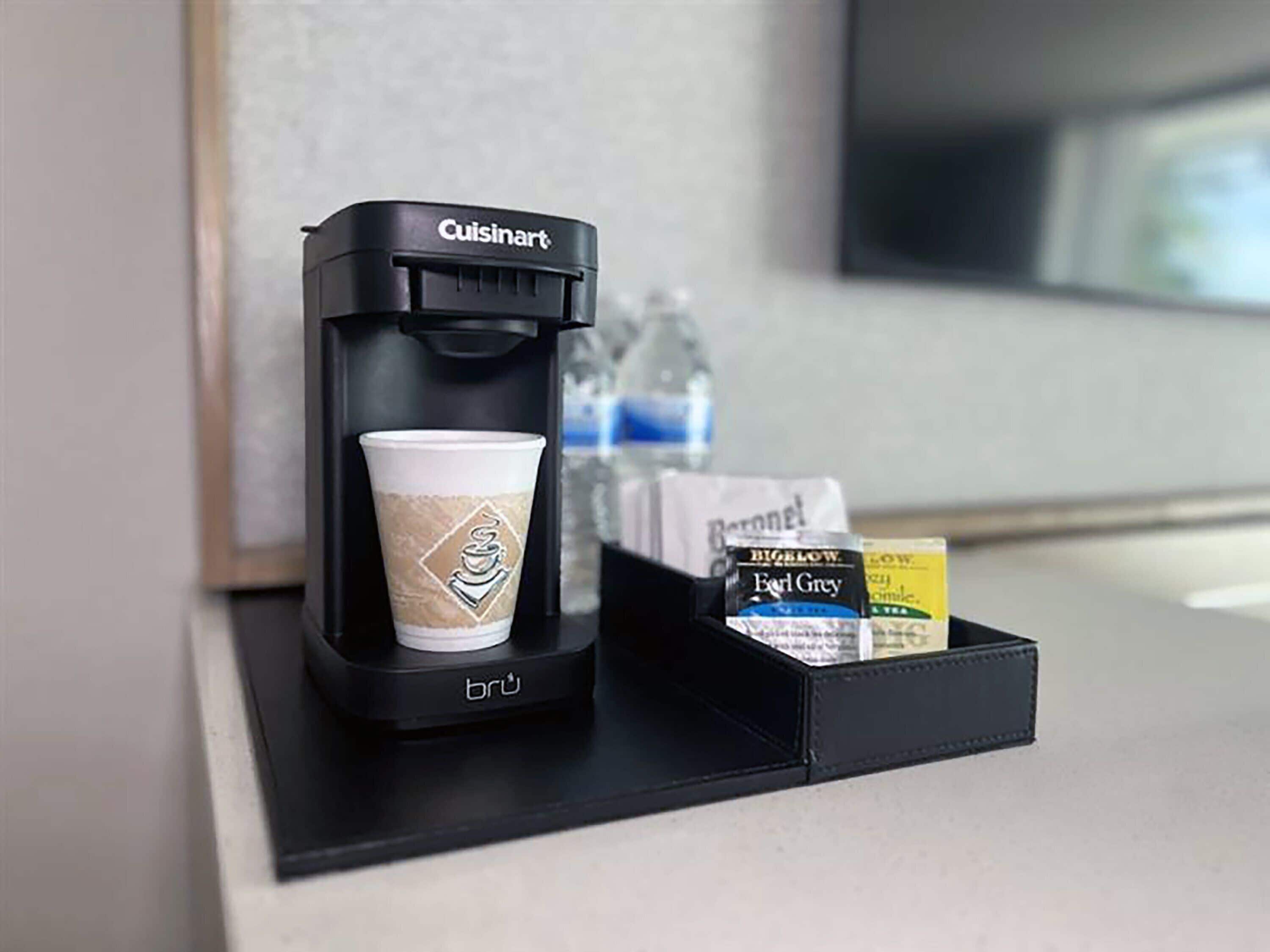 Literie de qualité, coffre-fort, fer et planche à repasser