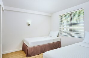 Premium bedding, in-room safe, iron/ironing board, free WiFi