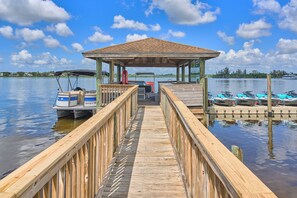 Private beach, sun-loungers, beach umbrellas, beach towels
