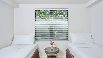 Hochwertige Bettwaren, Zimmersafe, Bügeleisen/Bügelbrett