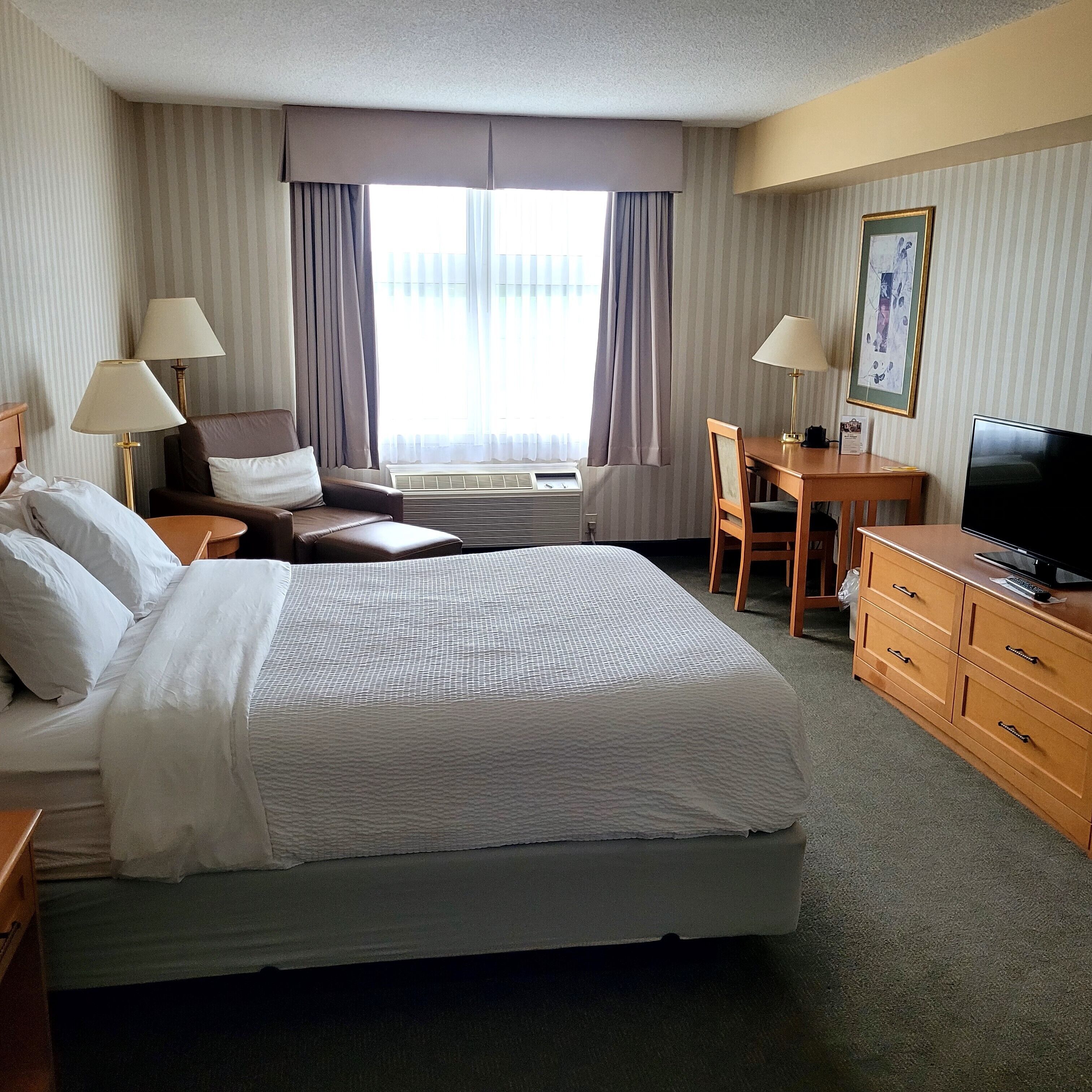 room, 1 king bed | pillow-top beds, desk, iron/ironing board, rollaway beds