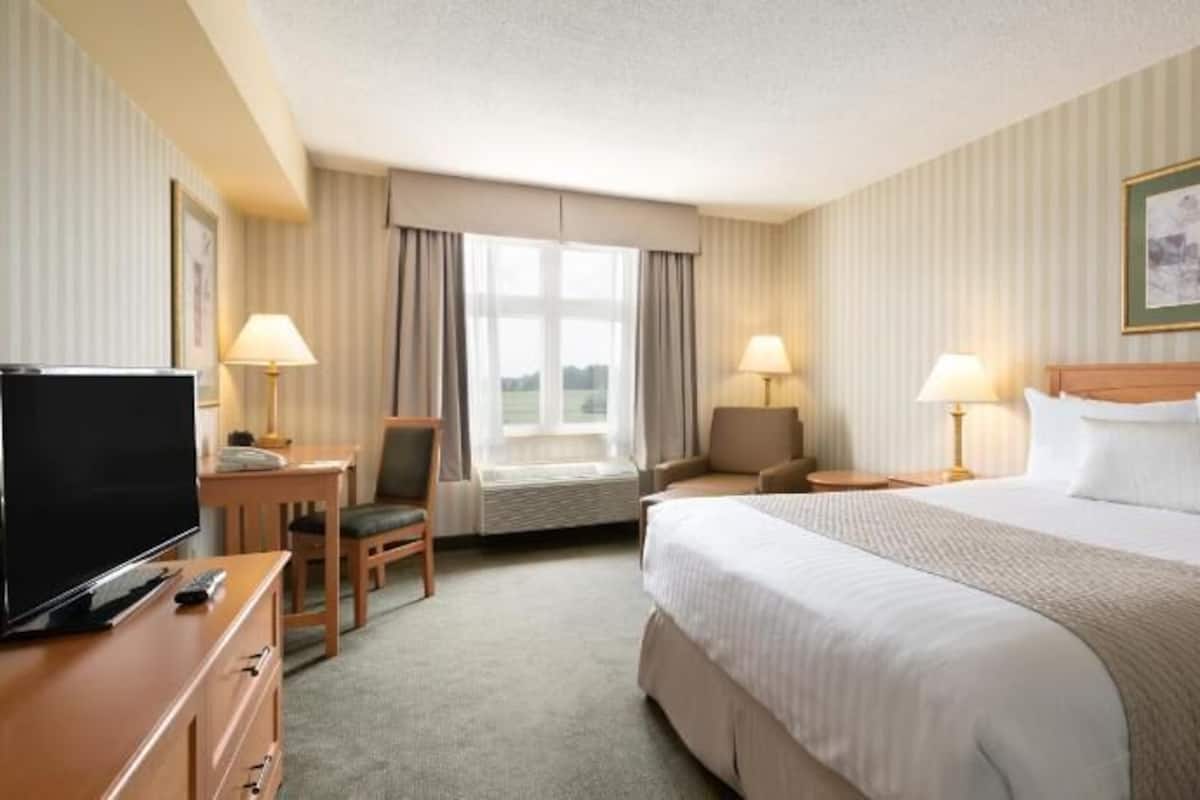 Pillow-top beds, desk, iron/ironing board, rollaway beds