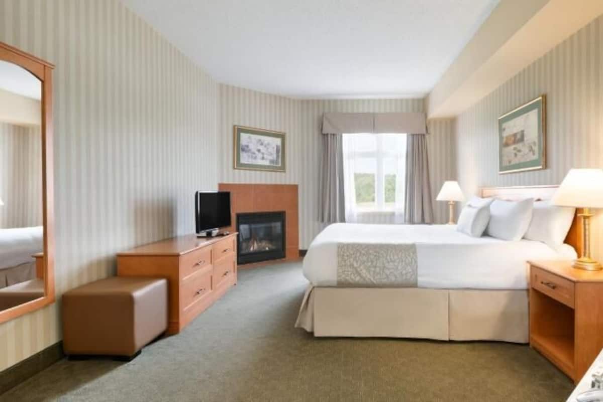 Pillow-top beds, desk, iron/ironing board, rollaway beds