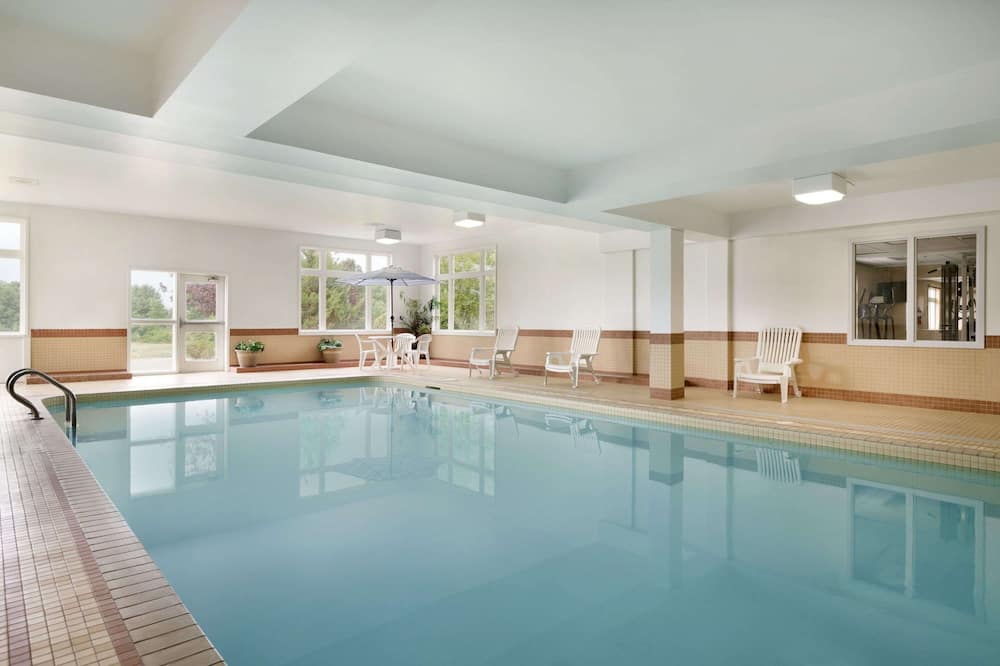 Days Inn by Wyndham Orillia