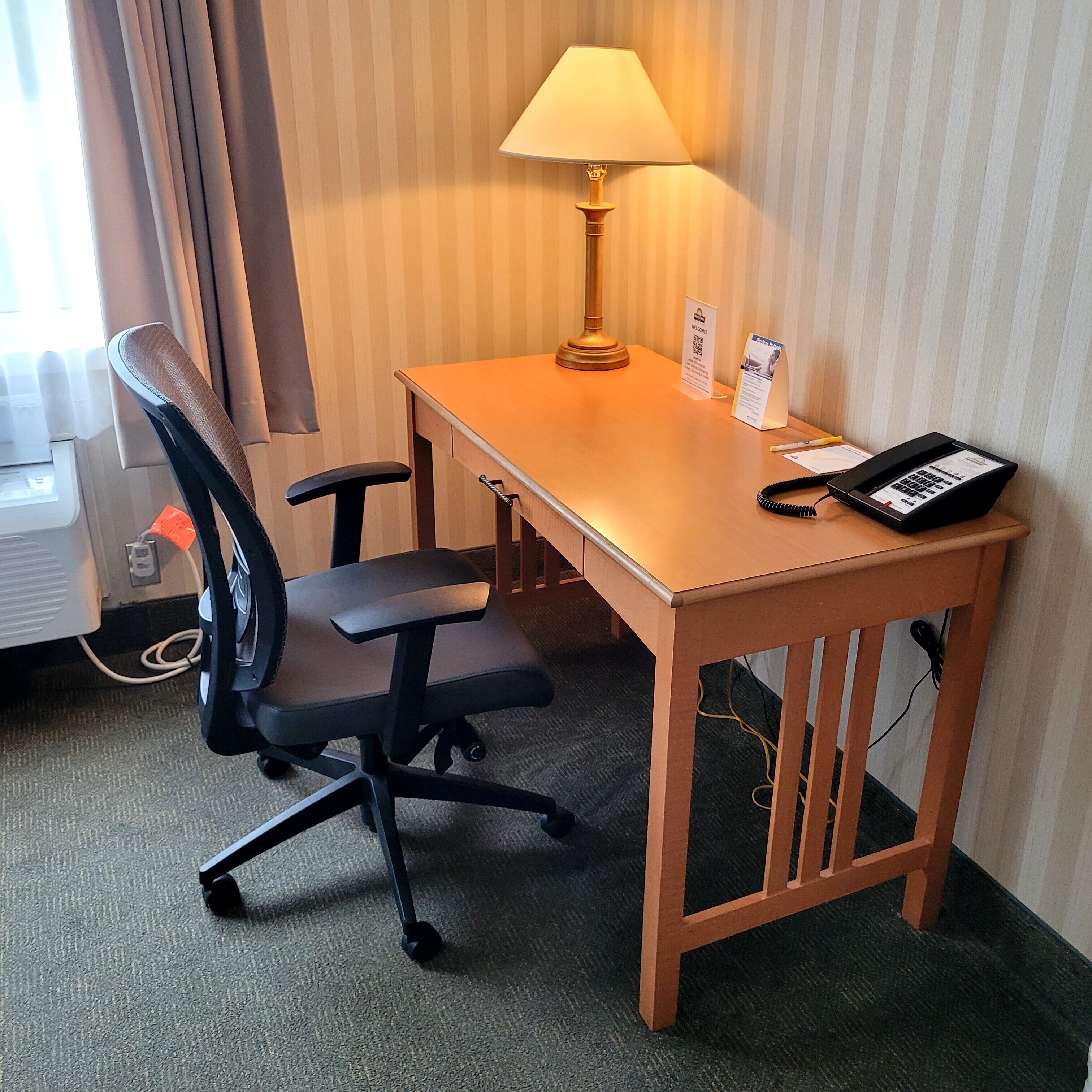 room, 1 queen bed | pillow-top beds, desk, iron/ironing board, rollaway beds