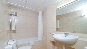 Hair dryer (on request), towels - Hotel BelleVue Belsana (Felanitx)