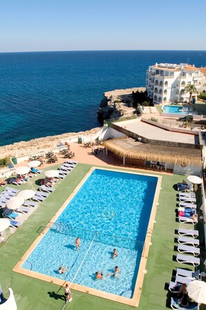 Outdoor pool, pool umbrellas, pool loungers - Hotel BelleVue Belsana (Felanitx)