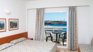 In-room safe, desk, blackout drapes, cribs (free) - Hotel BelleVue Belsana (Felanitx)