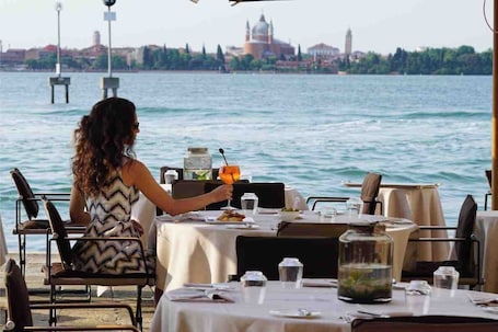 3 restaurants, breakfast, lunch, dinner served; local cuisine. San Clemente Palace, Venice