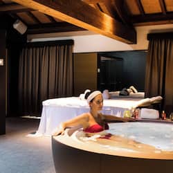 Couples treatment room(s), sauna, hot tub, steam room