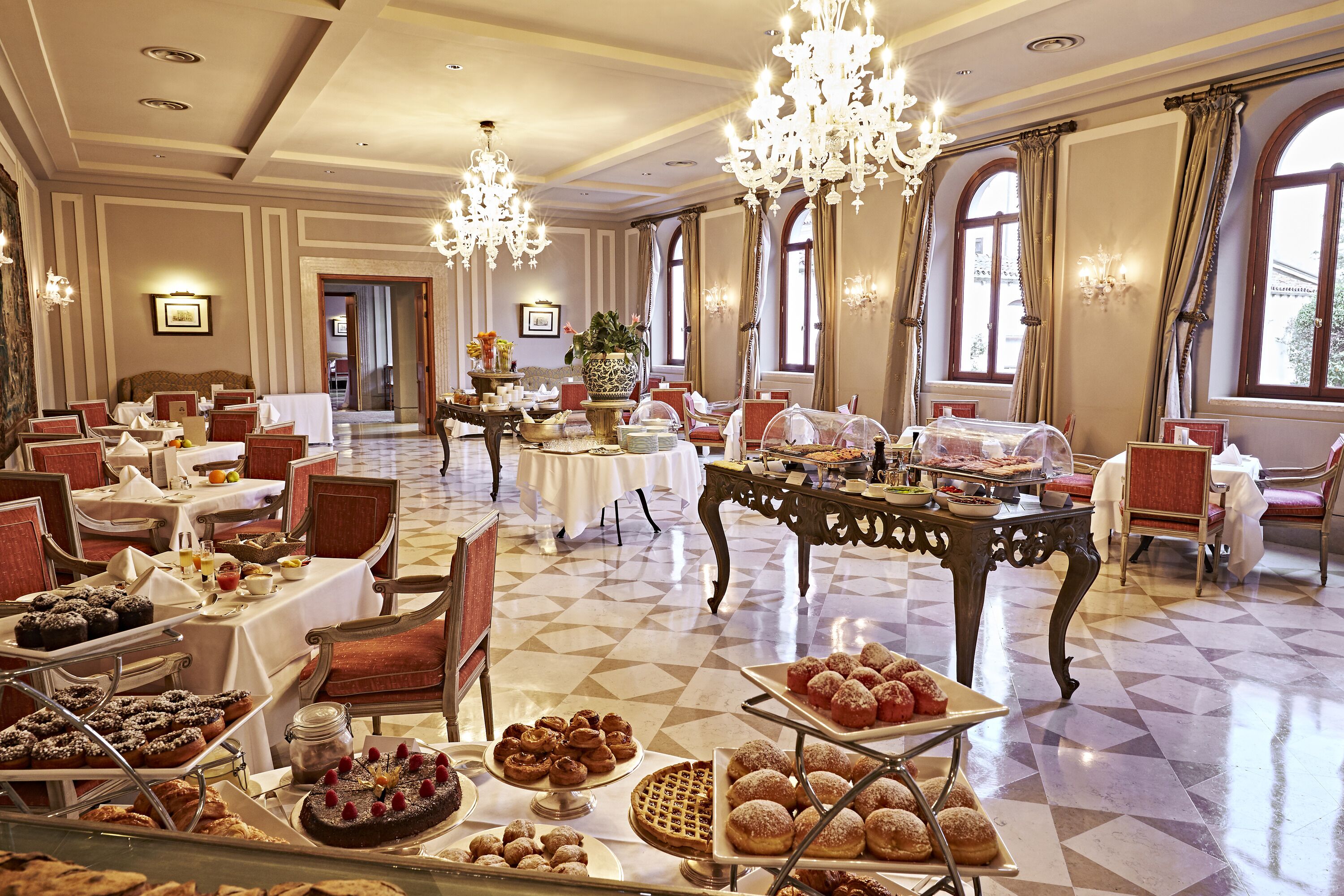 Dagelijks continentaal ontbijt inbegrepen