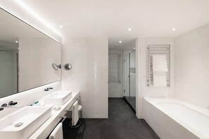 Egyptian cotton sheets, premium bedding, Select Comfort beds - San Clemente Palace, Venice (Venice)