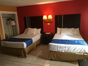 高級寢具、書桌、遮光窗簾/窗簾、熨斗/熨衫板