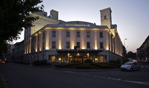 Façade de l’hébergement - soirée/nuit