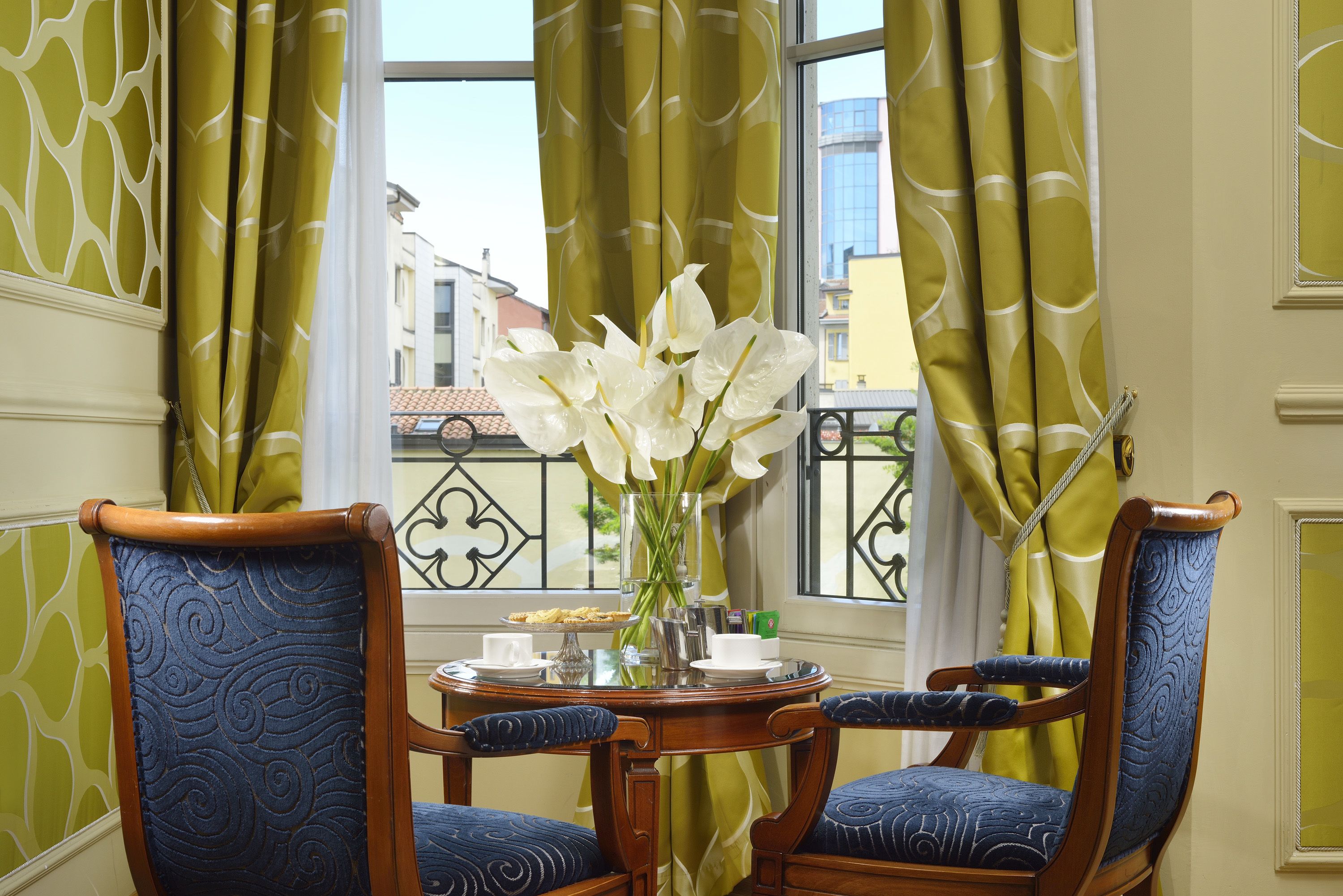 deluxe room | hypo-allergenic bedding, minibar, in-room safe, desk