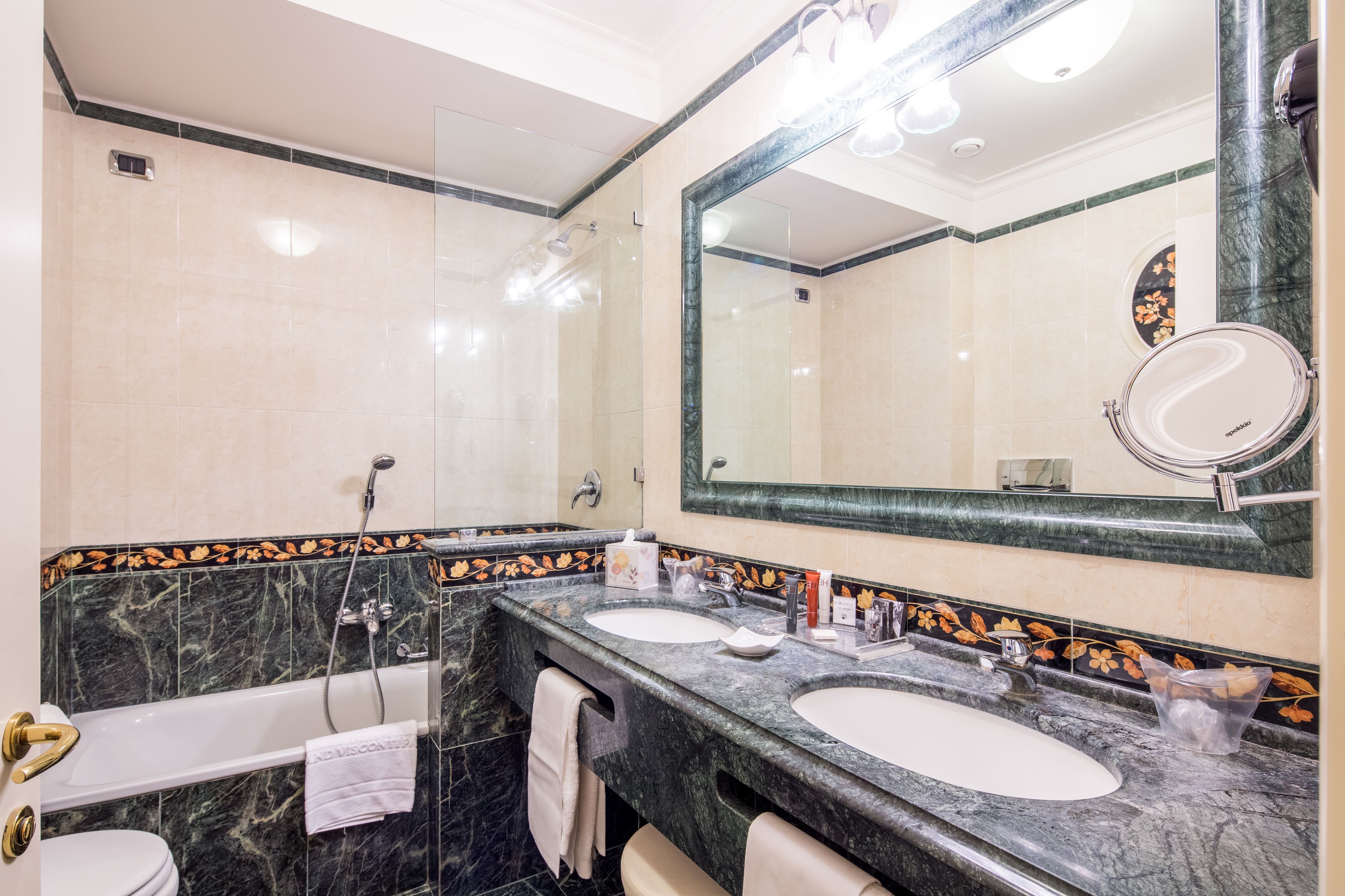 suite, 2 bedrooms | bathroom | eco-friendly toiletries, hair dryer, bathrobes, towels