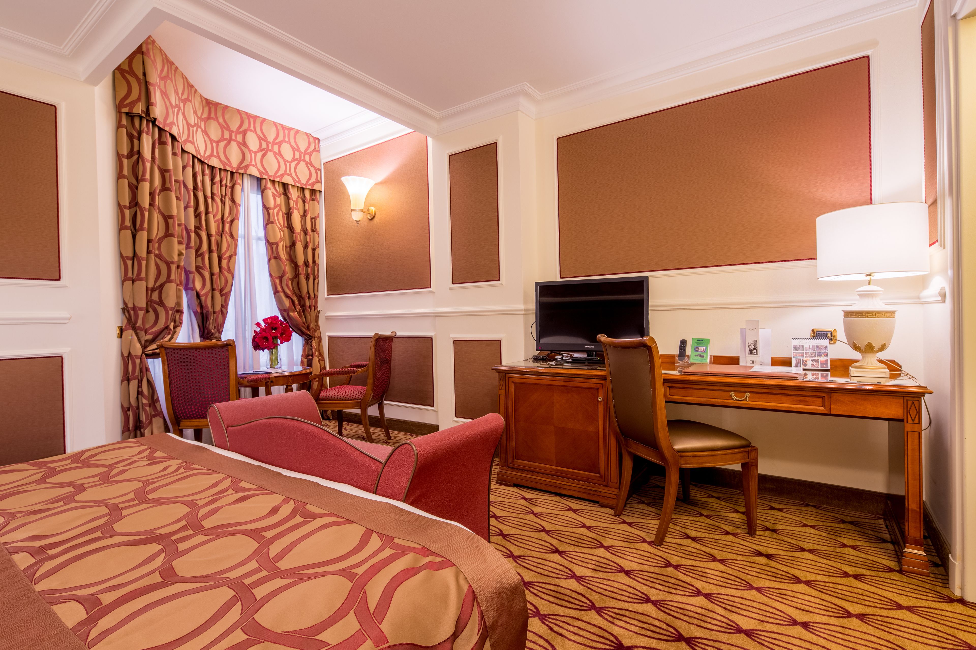 deluxe double room single use | hypo-allergenic bedding, minibar, in-room safe, desk