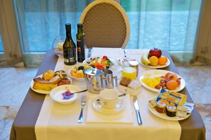 Desayuno buffet todos los días (con cargo)