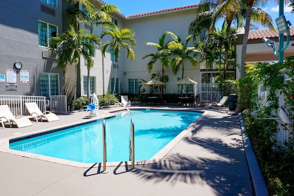 Standard Room, 1 King Bed, Non Smoking | Pool | Outdoor pool, open 7:00 AM to 10:00 PM, pool umbrellas, pool loungers