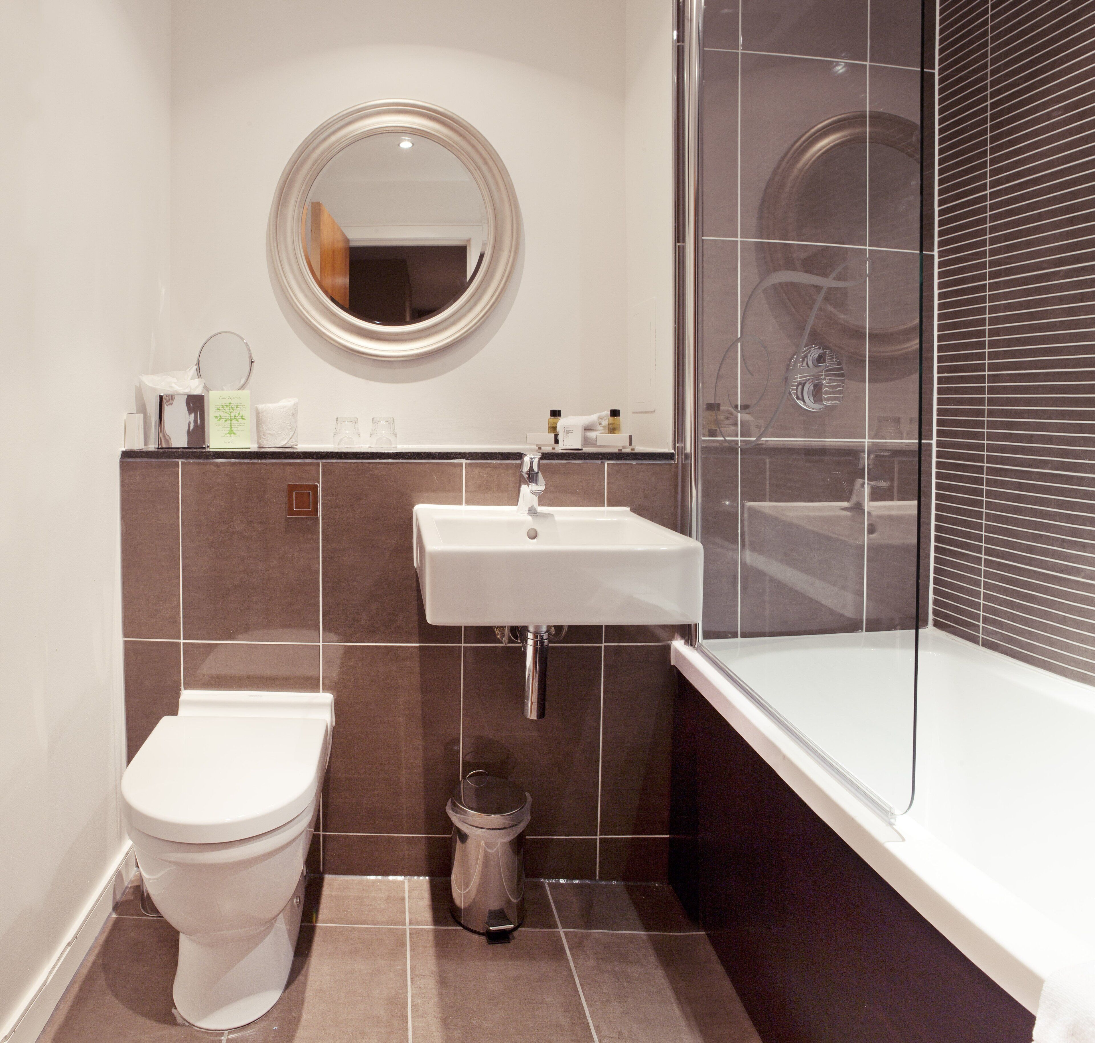 Duschwanne, Regendusche, Designer-Toilettenartikel, Haartrockner