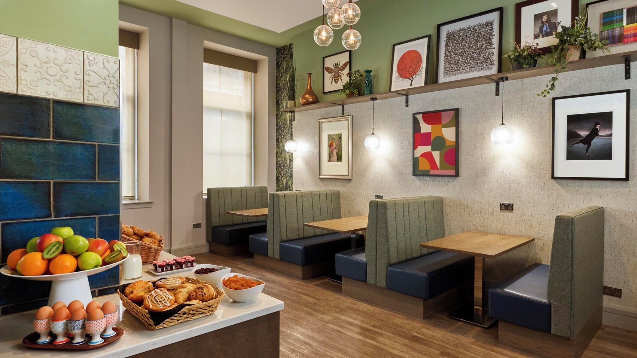 Colazione continentale, servita tutte le mattine (12 GBP a persona) 